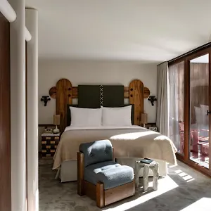 4* Hotel Experimental